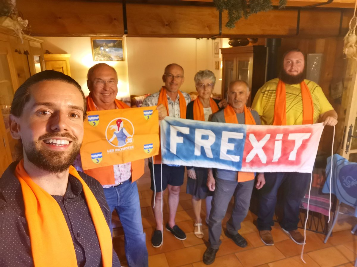 🐬 NOUVELLE RÉUNION DÉPARTEMENTALE
Comme tous les mois, l'équipe de l'Isère s'est rassemblée jeudi soir pour échanger sur les actualités du parti et les prochaines actions militantes 💪
L'été s'annonce radieux !
Vive <a href="/_LesPatriotes/">Les Patriotes</a> 🇫🇷🧡
#Frexit #France #Patriotes  #Souverainisme