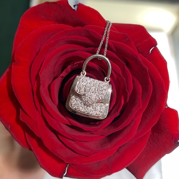 LenoraDorsey16's tweet photo. So good I had to share! Check out all the items I'm loving on @Poshmarkapp #poshmark #fashion #style #shopmycloset #fashionnova #juicycouture: https://t.co/vJKkhAl3QN https://t.co/SgXM1iF3dE