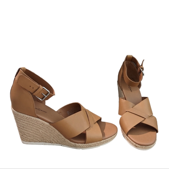 So good I had to share! Check out all the items I'm loving on <a href="/Poshmarkapp/">Poshmark</a> #poshmark #fashion #style #shopmycloset #madisonwest #calvinklein #treasurebond: posh.mk/r9fgUKbRrBb