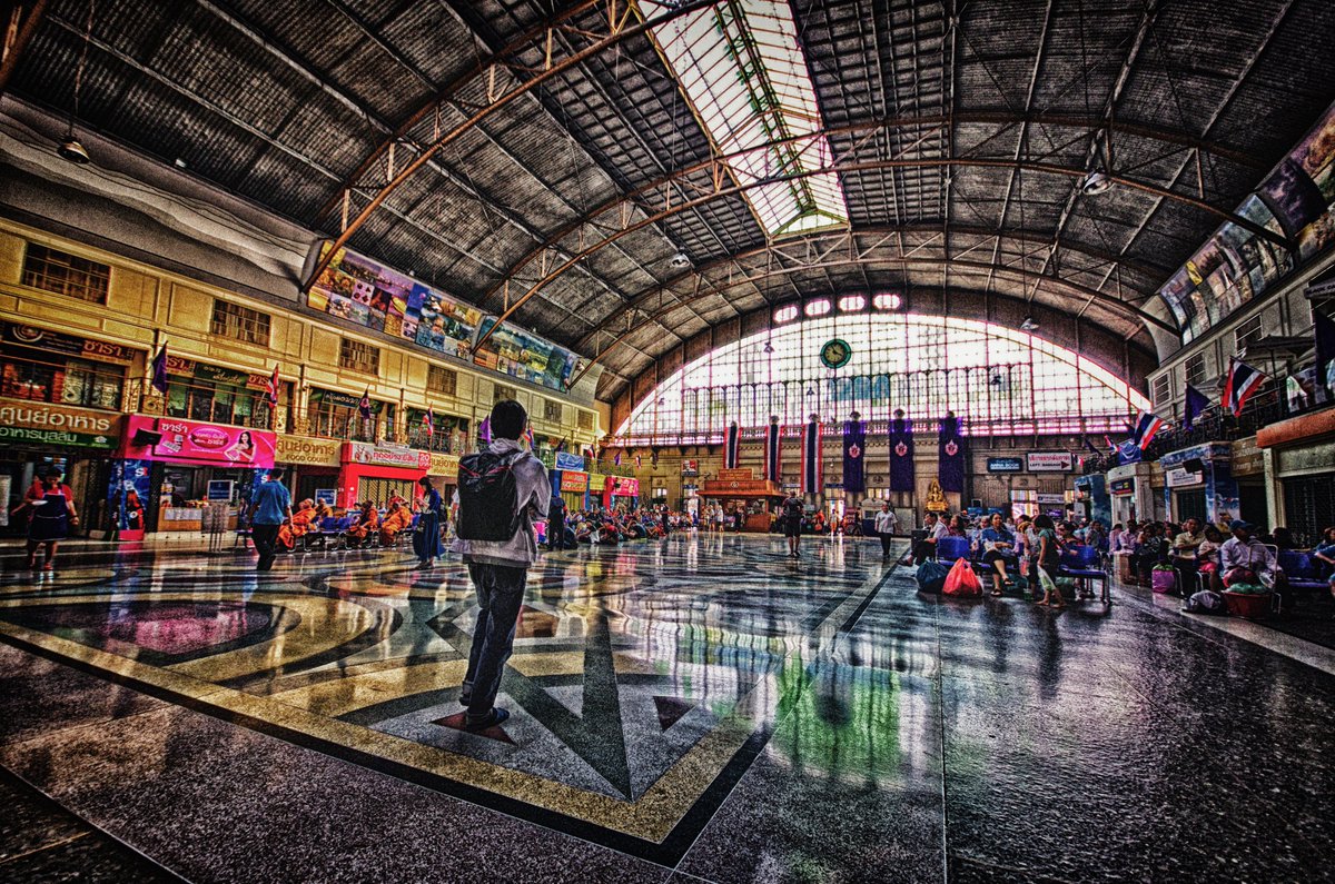 MEGACOLORPUNCH's tweet photo. #thailand #bangkok #ストリートスナップ #写真 #streetphotography #foto #街 #駅 #旅 #超広角 #colorful #superwideangle #station #Alley #旅行 #路地裏 #HuaLamphongStation #walking #photography #旅行 #散歩 #バンコク #stroll #travel #フワランポーン駅 K5GP8530-111 https://t.co/TXKBkAo2Oy