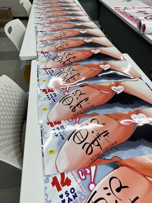 昨日は毎回恒例のサインを書くぞinワニマガの日でした〜
店舗用とか読者プレゼントとかあるのでお楽しみに〜 