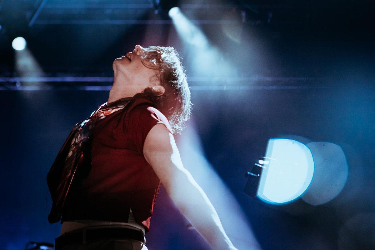 GLovesGee's tweet photo. do you seriously think I can like another man after seeing Gerard Way? https://t.co/B0ozGc85Z7