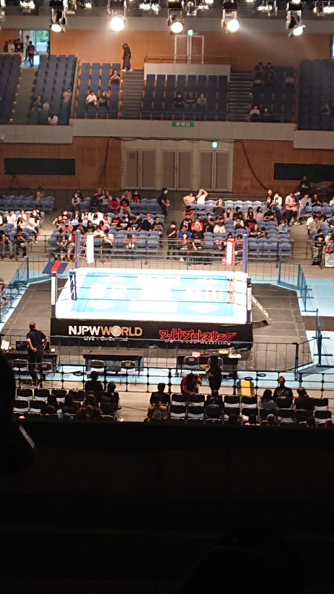 tuka59631's tweet photo. ヤバッ…… リンク真っ正面だ！
#新日本プロレス  #G1CLIMAX33 https://t.co/qGntAgC0Fw