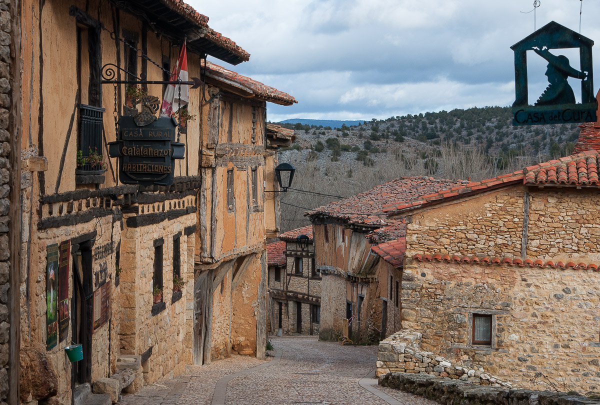 MiradasViajeras's tweet photo. 📻#MVRadioT8x39
Hoy en las postales de los #ViajesDeNuestrosTertulianos:
@angel_bigorra #Labastide-d'Armagnac
@vagamundo #SantiagoDeCompostela
#FelipeAlonso #Calatañazor #Soria
#AntonioPicazo #CerroTorre #Patagonia #Argentina
👇#Podcast
https://t.co/laaal710Pn https://t.co/p6ecAmeg1S