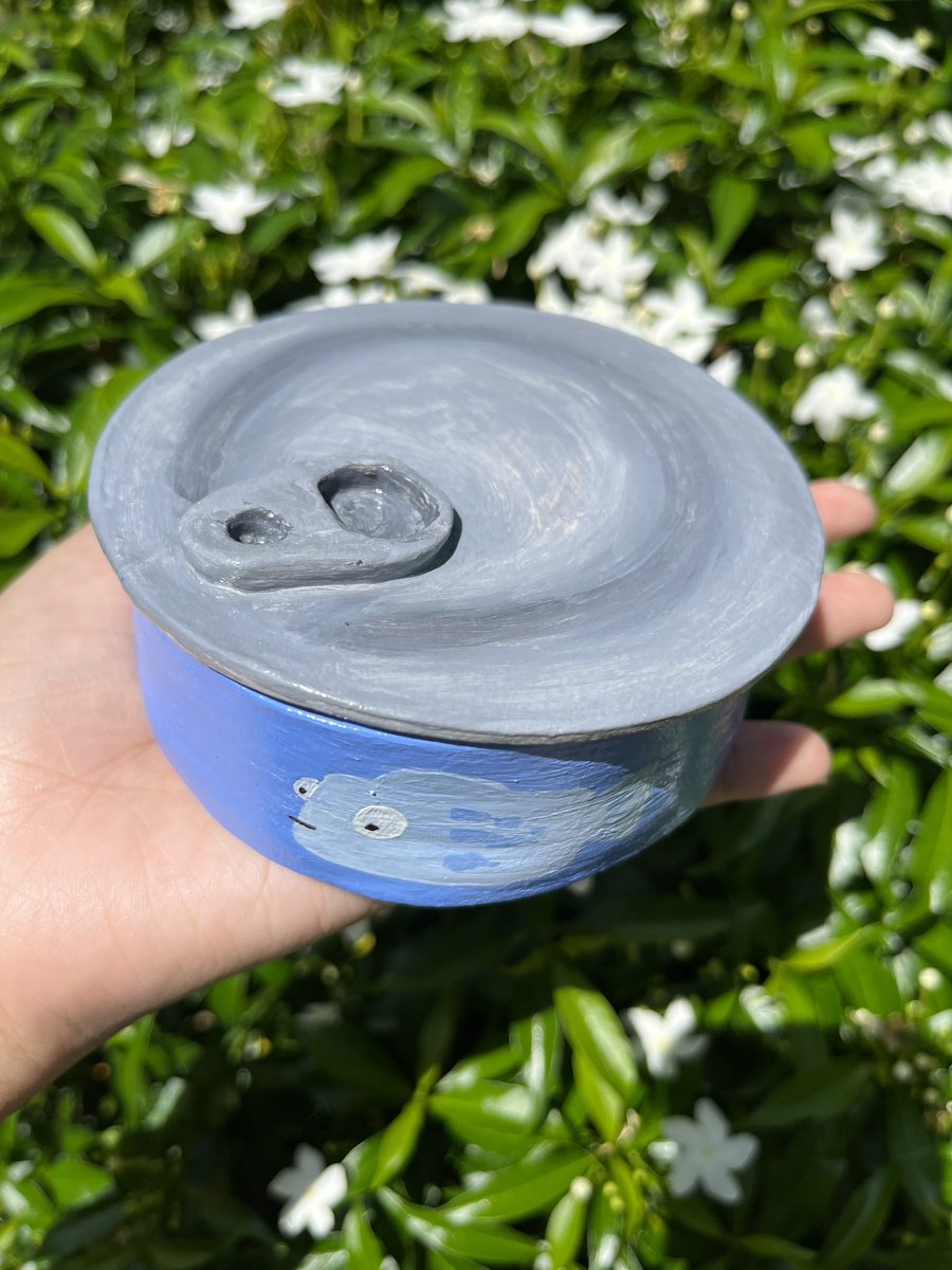 herewego_craft's tweet photo. Canned tuna🐟
งาน custom order 
📍สอบถามสั่งซื้อ dm 

#พรีออเดอร์ #งานดินปั้น #สายผลิต #สายผลิตงานมือ #งานปั้น #งานแฮนด์เมด #เครื่องประดับ #แผงขายสายผลิต #artmarket #ตลาดกลางโฮมุ้ #clay #airdryclay #herewegocollection https://t.co/wojIbIzU42