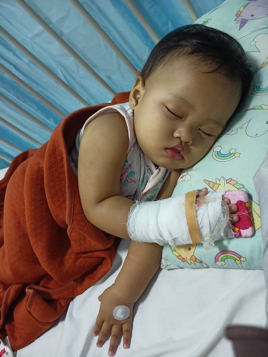 heynuuuun's tweet photo. 12 Juli 2023 - 15 Juli 2023
Udah yaa nak, jangan sampe masuk sana lagi... Sehat2 terus, maafin mami blm bisa jd ibu yg baik buat kamu... Mami sayang num2 selamanya 💜 https://t.co/eKVKNtqk15