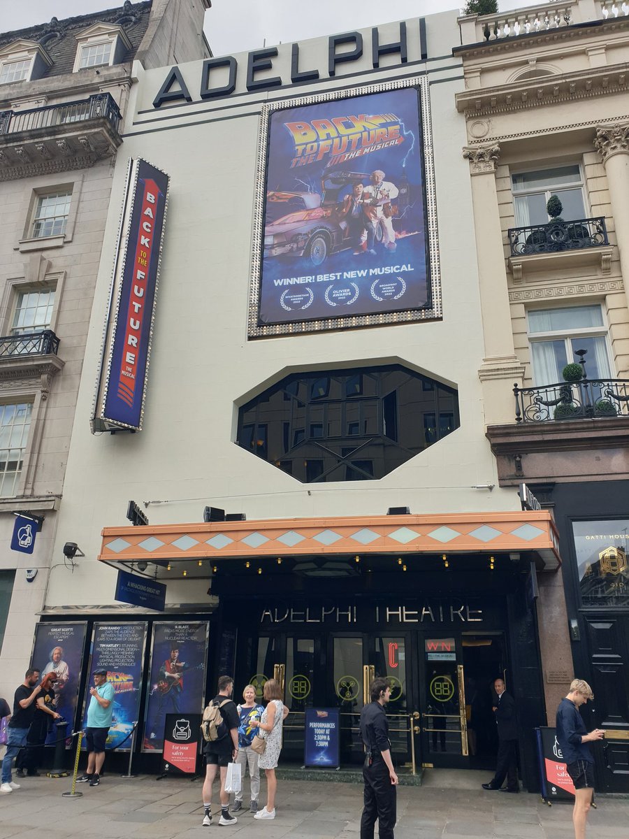Ralph_is_Happy's tweet photo. So 1st show Thursday was back to @BTTFmusical at the #AdelphiTheatre . Bit of everything and sfx out of this 🌎 💪

🙏 to @BenMJoyce for chat and pics after show, and shame to miss @Amber_Davies7 - best of luck with @prettywomanuk tour 👍 https://t.co/yNFC5kXSO1
