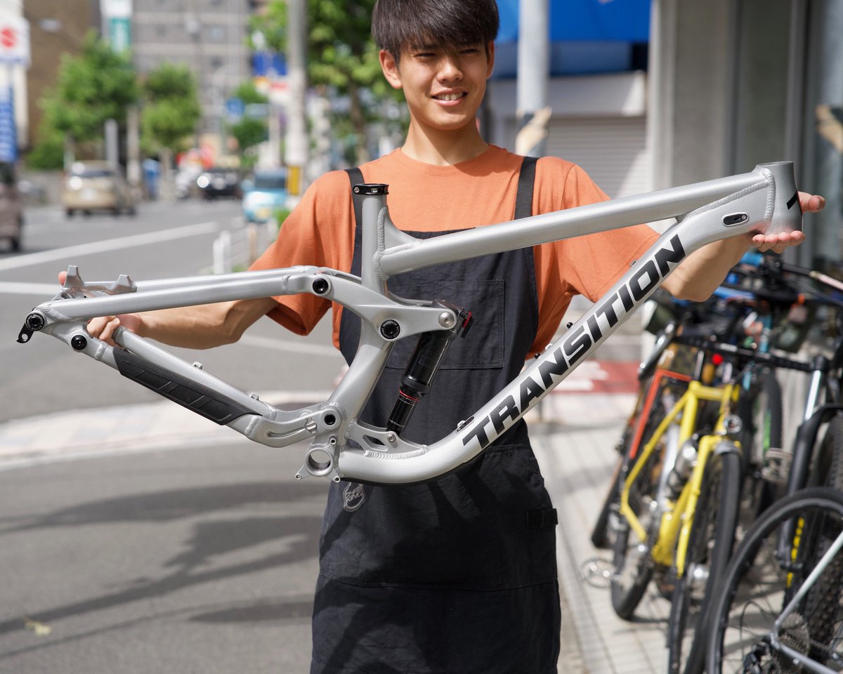 grumpyonline's tweet photo. 中古MTBフレームが整備完了しました。Transition SENTINEL AL 2020 Mサイズ。リペイントしてリンク周り、サスペンションも点検整備済み。
税込180,000円
https://t.co/O0IRefNOx2 https://t.co/Bi6kWtwhuj