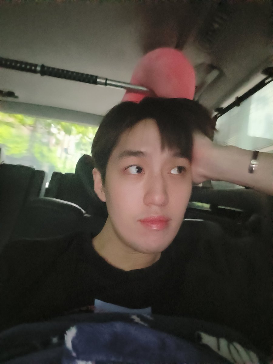 LeeThanapob's tweet photo. 😜✌️ https://t.co/F9gSW44Bst