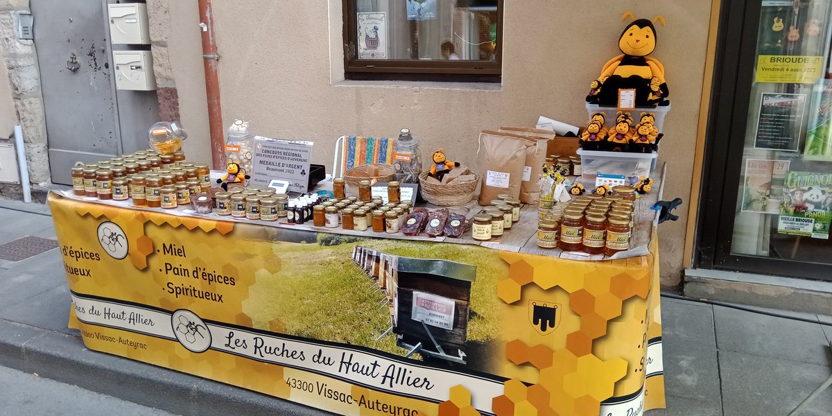 RuchesHtAllier's tweet photo. Ce matin, sur le stand nos #Infuses, nos #PainsApรฉro ainsi que notre rรฉcolte de #MielDeTilleul https://t.co/8V8NlPZ3Zv