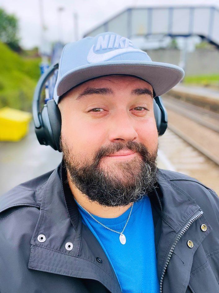 majrav's tweet photo. Good morning and happy Saturday & happy #Pride2023 to #Glasgow
Off to see one of the bestest for a day of laughter, shots and nonsense. I’m ready 🥳
Have a super day all 👏💋❤️ #dadbeard #ladygreybush https://t.co/KgSN08qjTm