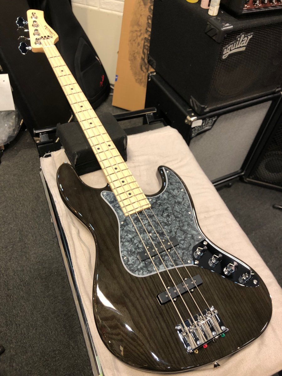 1484shibuya's tweet photo. Three Dots Guitars / JB Active Trans Blackが入荷しました!!

注目のアクティブ仕様!!前回入荷分は即売れ!!
WEBページなど準備中です!!

気になる方はベースフロアまでお問い合わせくださいませ!!

#Bass #ベース https://t.co/dKKLb7RvnH