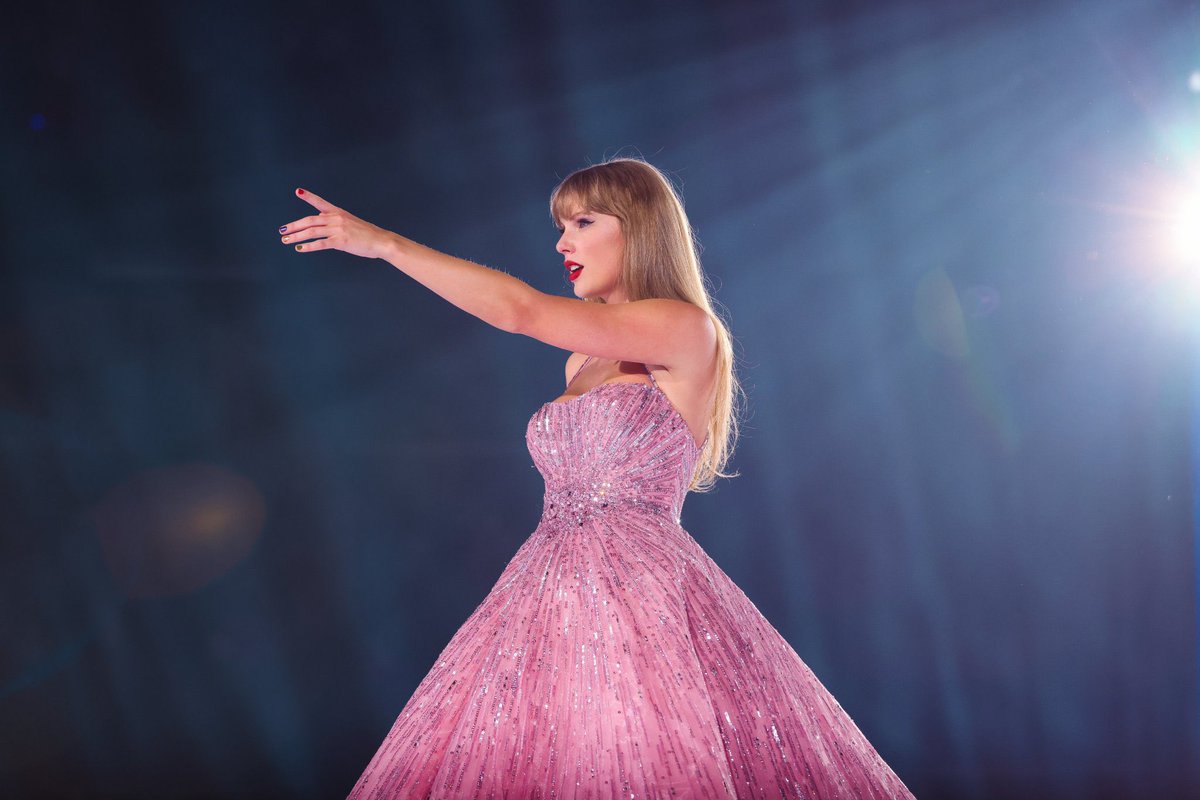 Taylor Swift The Eras Tour ハーフジップフーディ Taylor Swift The Eras Tour ハーフジップフーディ Taylor Swift