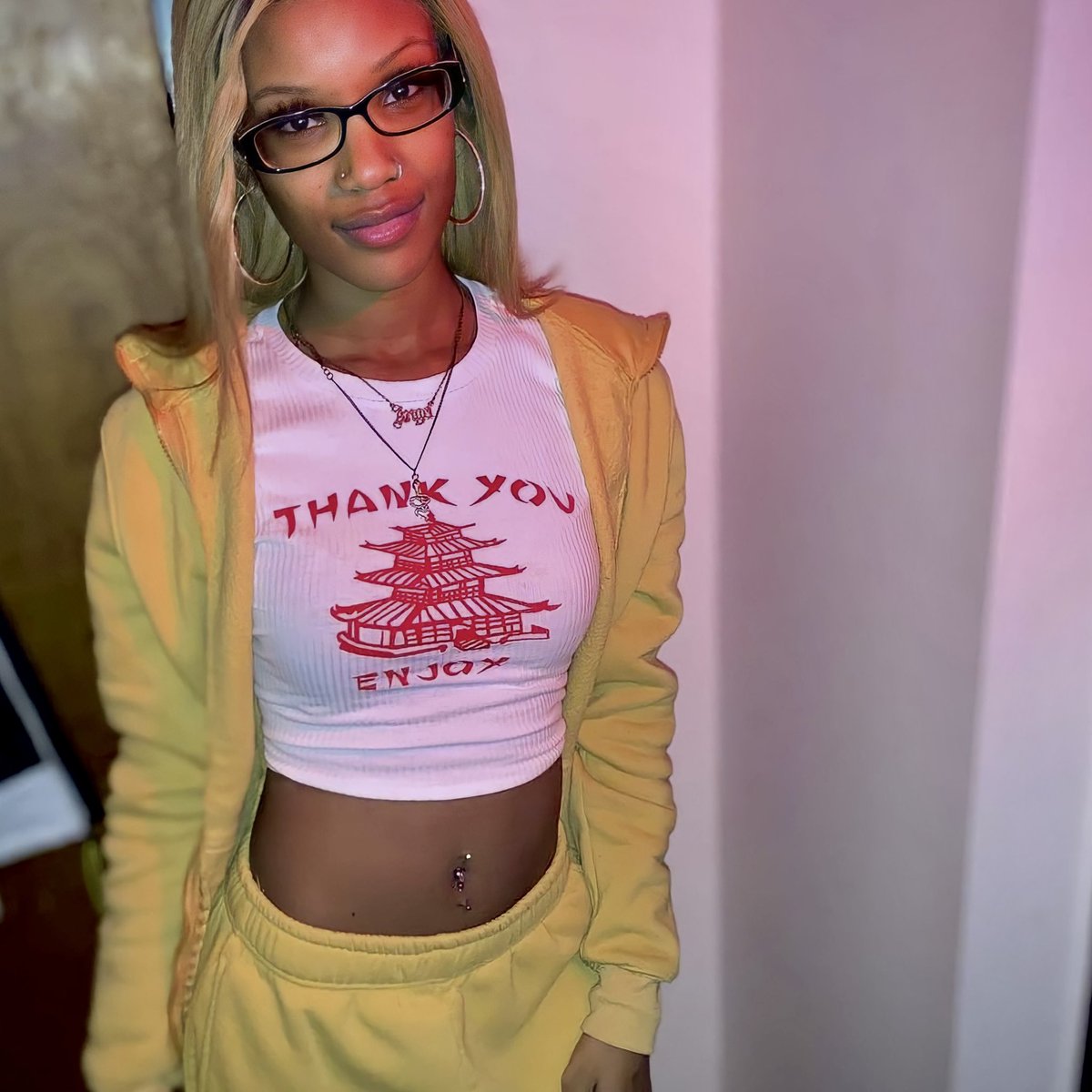 tastee_x's tweet photo. pretty in yellow 🌻 https://t.co/7bjwudYtY7