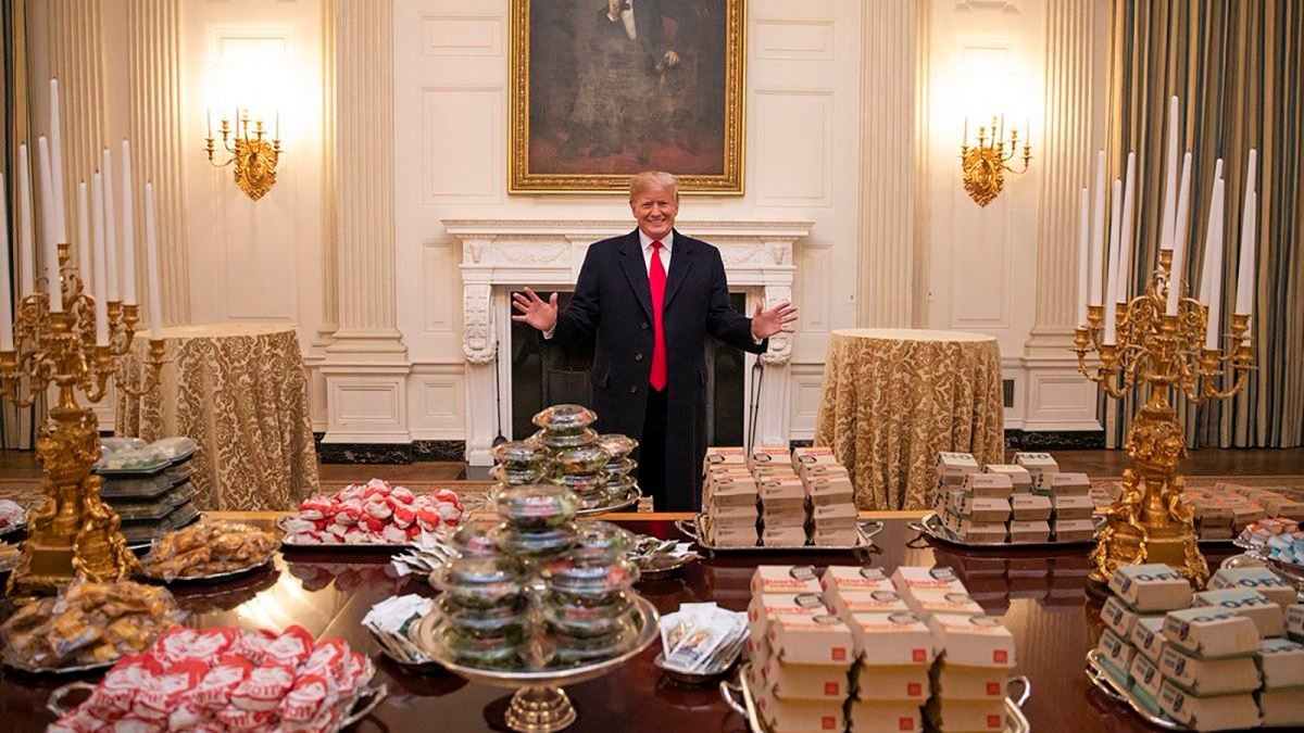 WereBear_64's tweet photo. @PicturesFoIder Dang, too much mcdonalds with Donald :/ https://t.co/XPxkR60aXU