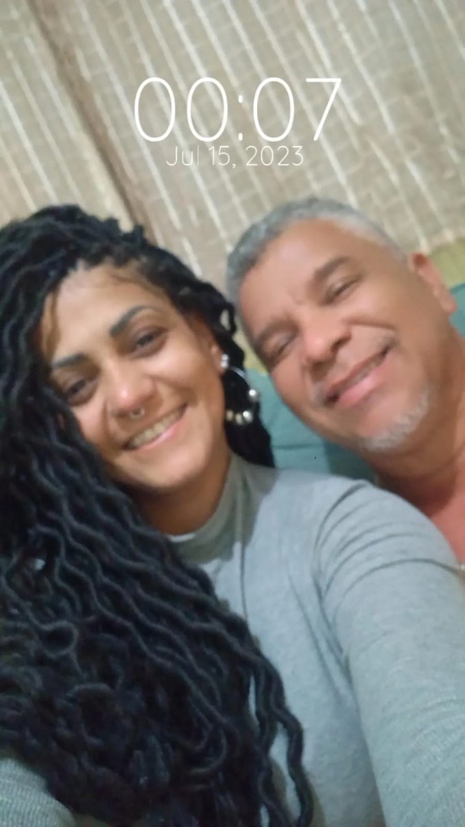 Por muitos anos ao seu lado meu amor, feliz dia 15 mais uma vez .01 ano de felicidade ao seu lado minha rainha