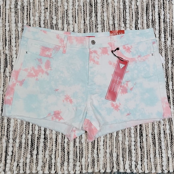 lpwrightdepot's tweet photo. So good I had to share! Check out all the items I'm loving on @Poshmarkapp #poshmark #fashion #style #shopmycloset #cripplecreek #47 #guess: https://t.co/8Pa7ClOrT9 https://t.co/Rf8GssfOKA