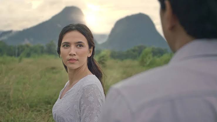 Demi bisa move on dari sang mantan, seorang pria nekat minta dihipnotis yg membuatnya susah bedain realita &amp; imajinasi. Oleh 'Imaginur', cerita ini dikemas sebagai film romance yg cantik sekaligus merobek hati tentang rasa takut akan kehilangan memori orang yg dicintai. Ciamik!