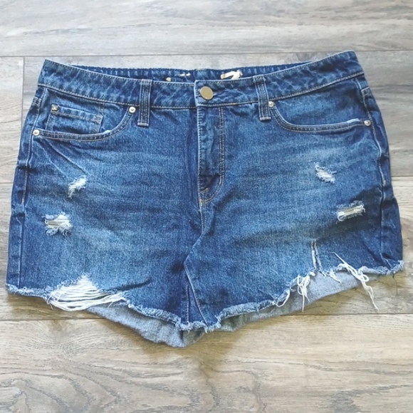 So good I had to share! Check out all the items I'm loving on <a href="/Poshmarkapp/">Poshmark</a> from <a href="/SoCalOriginals/">SoCal Originals Store</a> #poshmark #fashion #style #shopmycloset #verabradley #nike #seven7: posh.mk/tA9kiQRRiBb