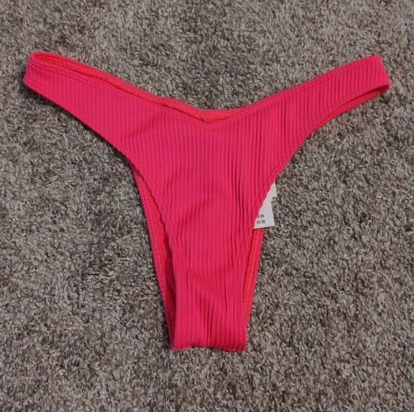 trendycircular's tweet photo. So good I had to share! Check out all the items I'm loving on @Poshmarkapp from @ShopChars #poshmark #fashion #style #shopmycloset #nobrand #hollister: https://t.co/Ix9kfBavpY https://t.co/dZbCQyoV4a