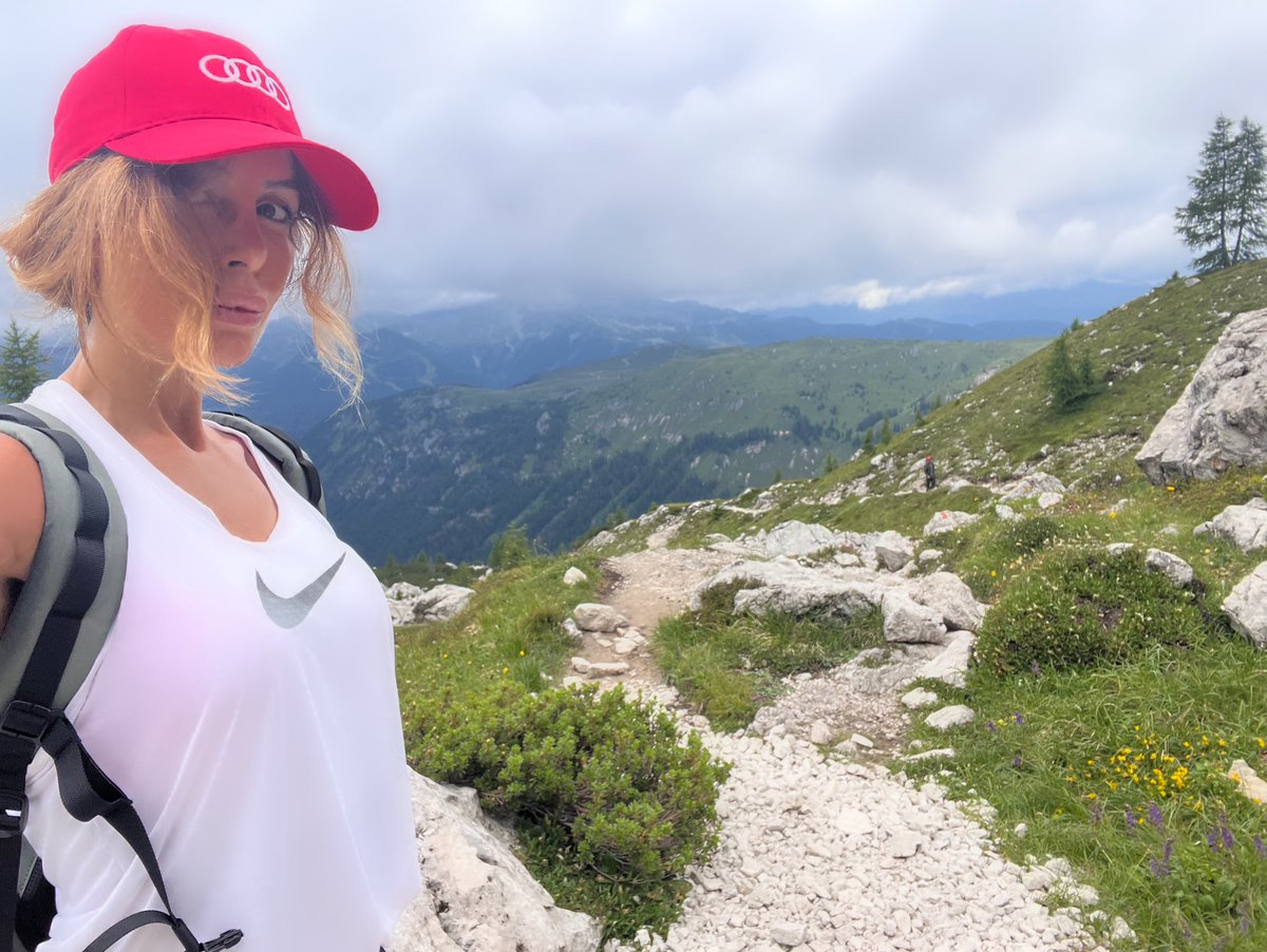 tizianafait's tweet image. Sulla #vetta del #rifugiotuckett #me #trekking #motorinrosa #tizianafait #faitstyle #faitpower #teneteimotoriaccesi