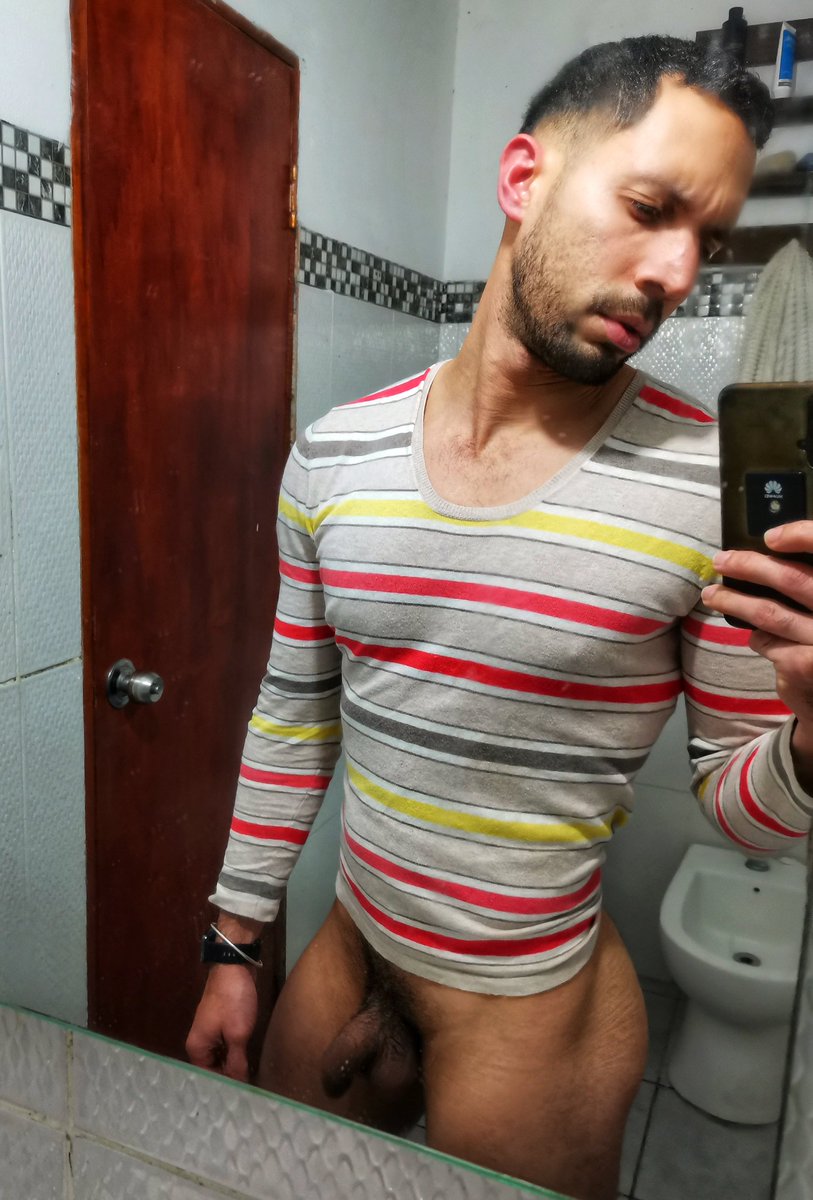 Cleve57929583's tweet photo. Una ducha antes de dormir no viene mal, quien me acompaña? 💦💦💦🚿🚿🚿🚿 https://t.co/2GoCimw3q2