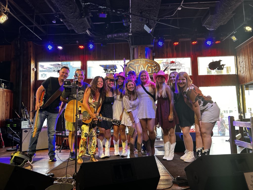 MNStarsSoftball's tweet photo. Stars 06 conclude play at the Music City World Series after going 4-3 &amp; finishing in the TOP 8!!! 

This team scored 50 RUNS over the week 👀

⭐️🤠🎵 https://t.co/4VXpPC1oIR