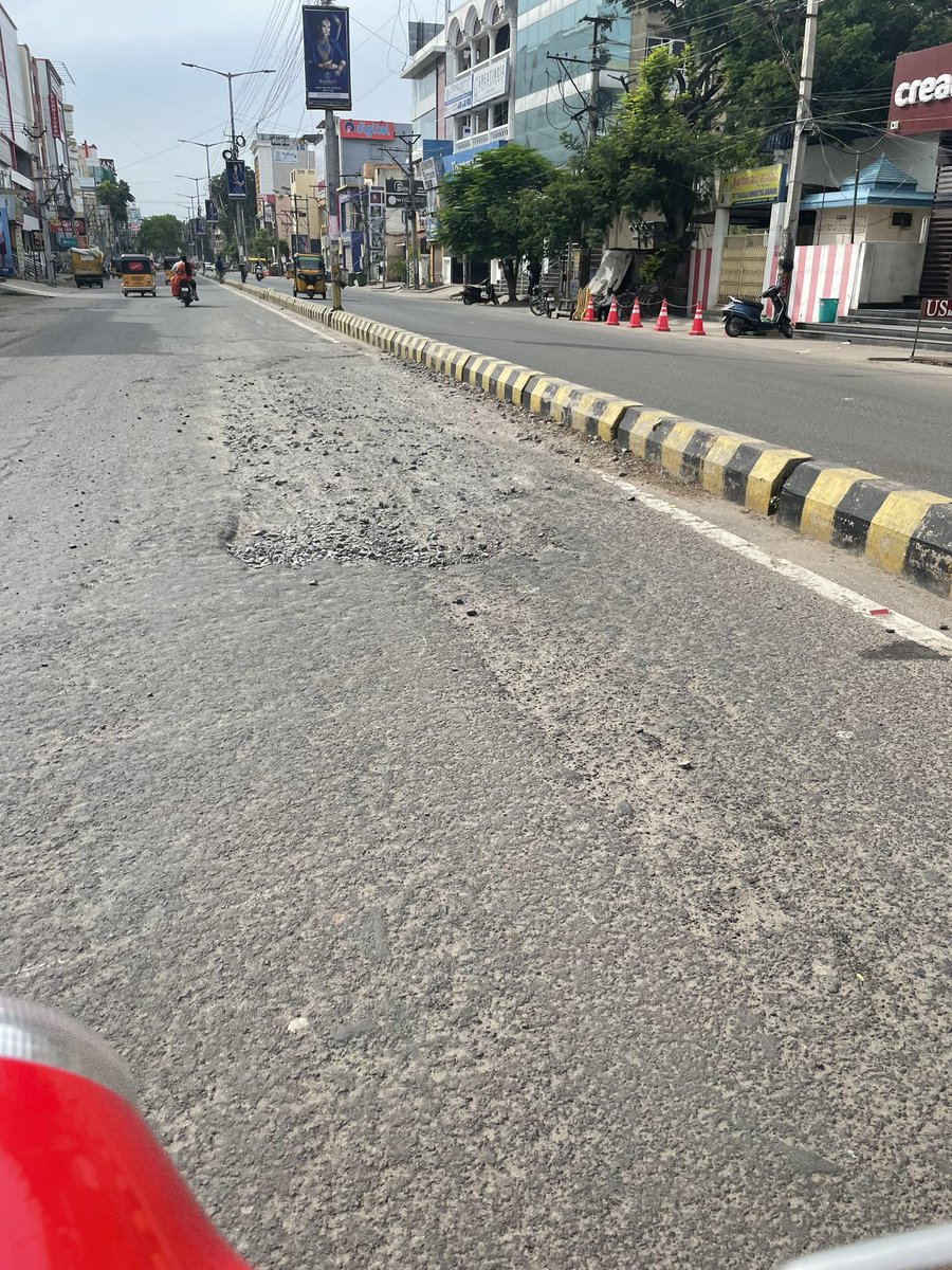 kaali02's tweet photo. Lakshmi Puram - Guntur’s busiest , craziest Main road ikkade guntalu ki patches eyyaledu Inkendi roads esedhi @ysjagan
#RoadsVeyyiJagan https://t.co/veDmtVOLhU