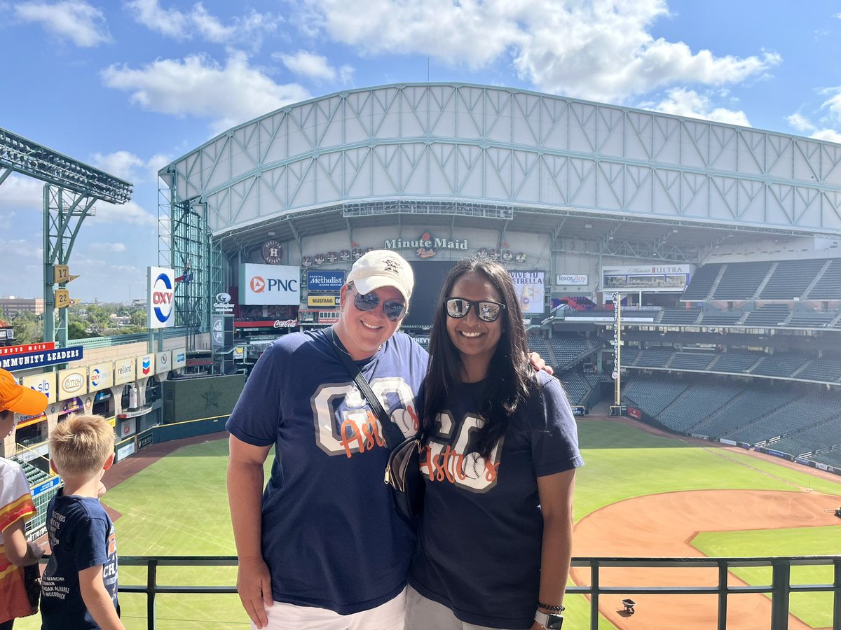 Getting outdoors for a tour of Minute Maid Park with <a href="/MrsKapadia124/">Amy Kapadia</a> and the kids ⚾️ <a href="/exleyexpress/">Exley</a> #jeesummerbingo23 #exleytweets