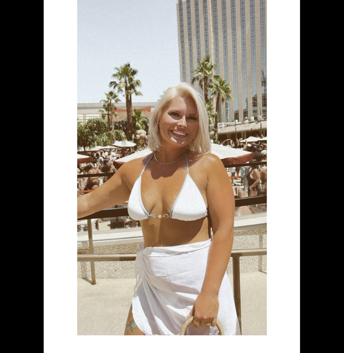 thatssoraevin's tweet photo. Vegas was great 🖤 🎰 https://t.co/vtc56AcmSf
