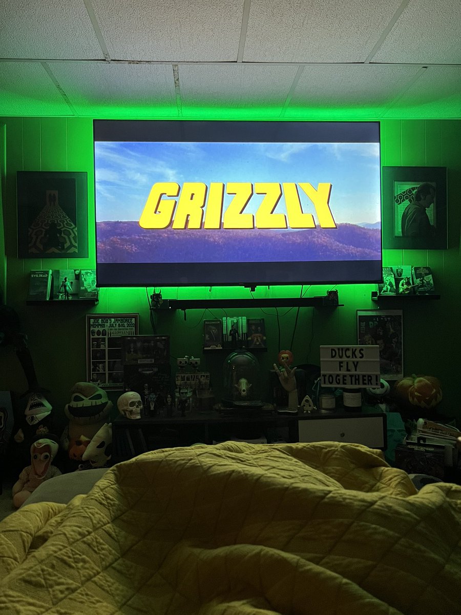 Remember guys, go pee now because during Grizzly, you can’t Paws it to run upstairs. YOU CANT PAWS IT GUYS! <a href="/SetDarcyFree/">Darcy T. Mailgrrrl</a> <a href="/kinky_horror/">Diana “Darcy the Mail Ghoul” Prince 🎃💌</a> <a href="/therealjoebob/">Joe Bob Briggs</a> #TheLastDriveIn