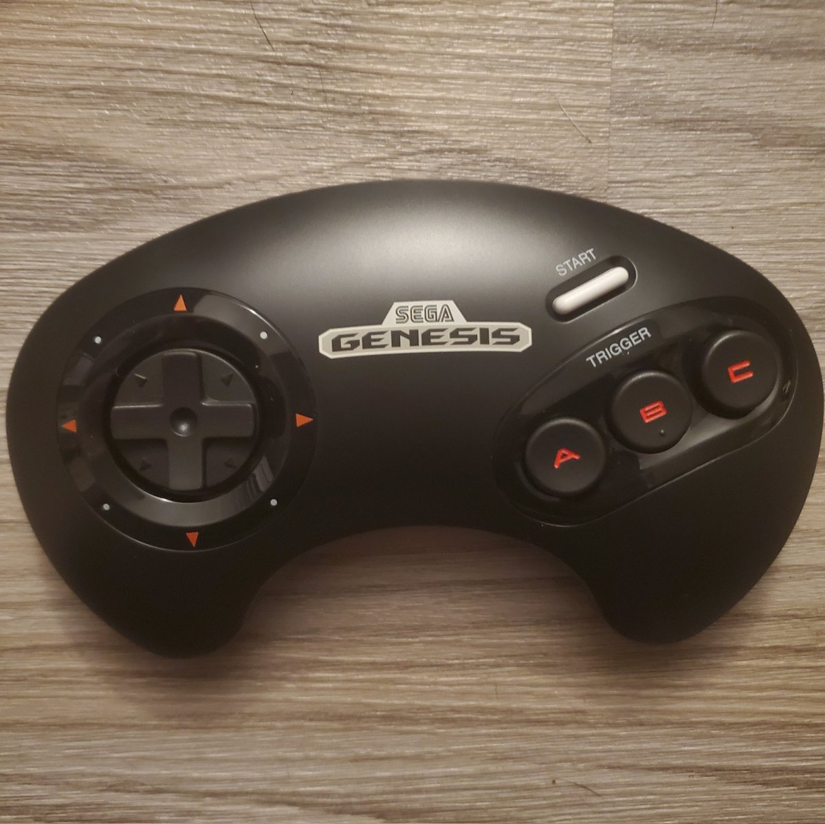MouraBros's tweet photo. Day 14
Sega Genesis controller
A competitor from the 90s having their licensed controller on a Nintendo console!
#summerofnso #Nintendo #nintendoswitchonlineplusexpansionpass #nso #funtasticfriday #Sega #segagenesis #genesiscontroller #3buttoncontroller https://t.co/KvTvtEIOdw