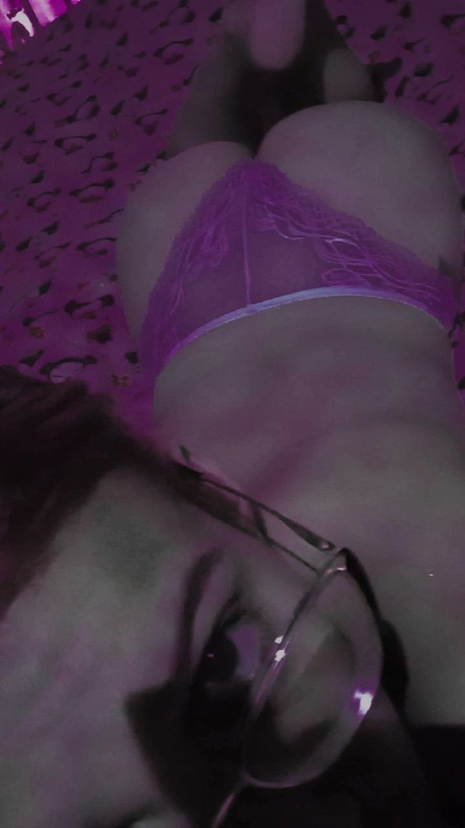 kittybabie69's tweet photo. I'm horny, who fucks me? https://t.co/ONirUmZVOY