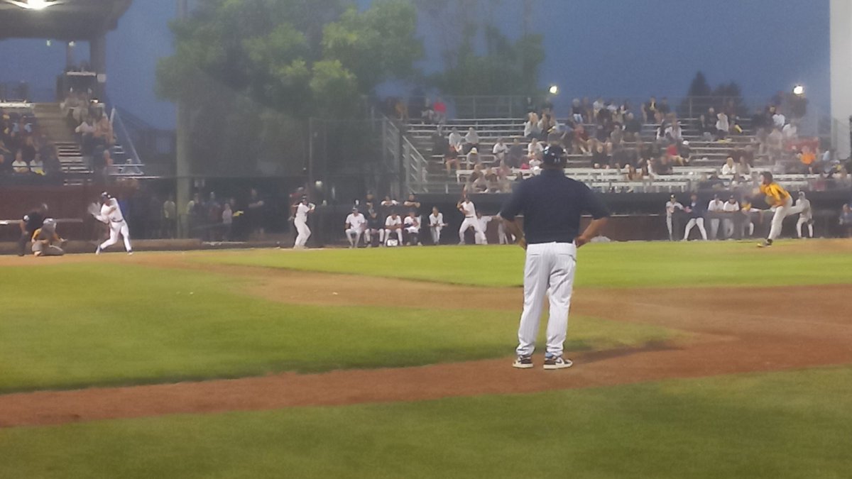 DeportesHoyCA's tweet photo. #WCBL ⚾️ #CanadianBaseball
Termina el partido con victoria de @mjmillers 6-5 sobre @lethbridgebulls
#MJExpress conectó 14 hits con dos errores mientras que los locales 13 hits y 1 error.
Moose Jaw sigue de lider en su division.
#MJexpressbaseball
CONGRATULATIONS @MikeyG_VE https://t.co/lUWk0XjuXD