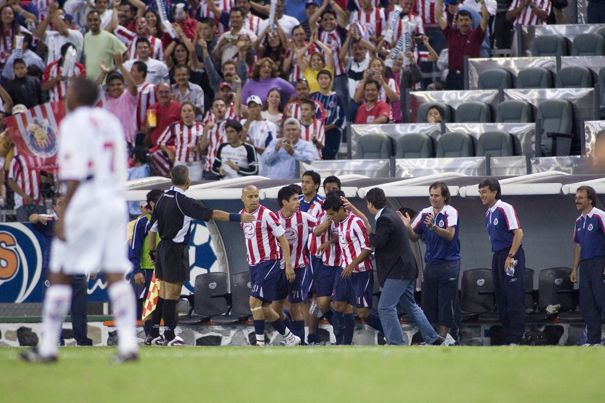 Chivas's tweet photo. Miren, yo sólo soy el CM  y no sé absolutamente nada respecto al tema, pero mal haría si no aprovecho el momento y publico estas 📸 https://t.co/TYOaVhgxj6