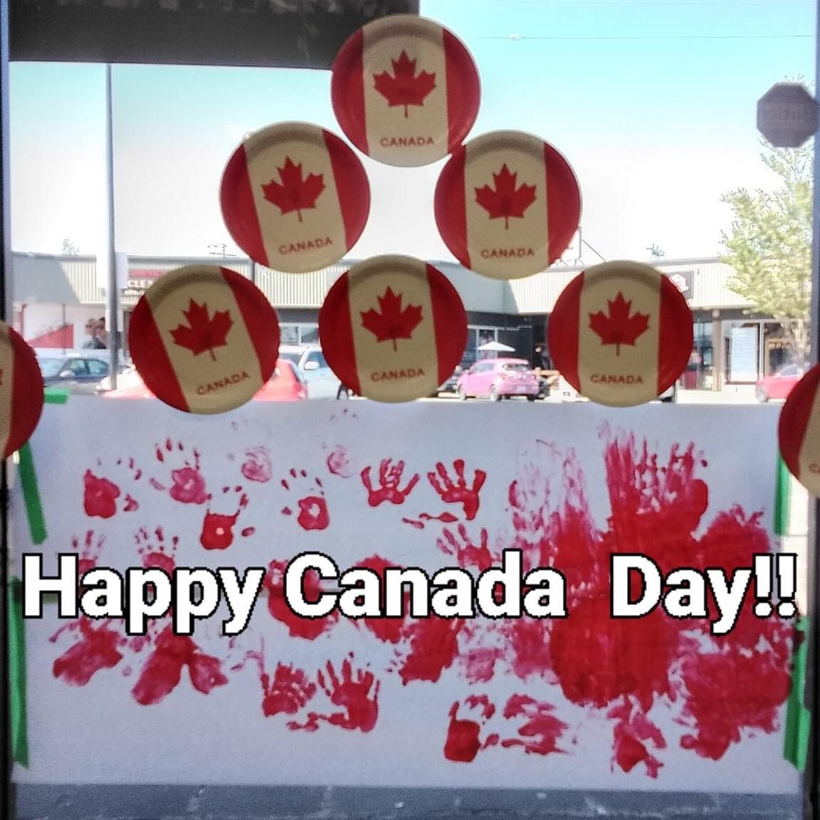 @ Tiny Hoppers Langley City Centre we made a little banner for Canada day! Children had such a fun sensory exploration. 
#sensoryplay #sensoryactivity #canadaday #inquirybasedlearning #openendedlearning #childcentredlearning #emergentcurriculum #tinyhopperslangleycity https://t.co/Om17T35AOg