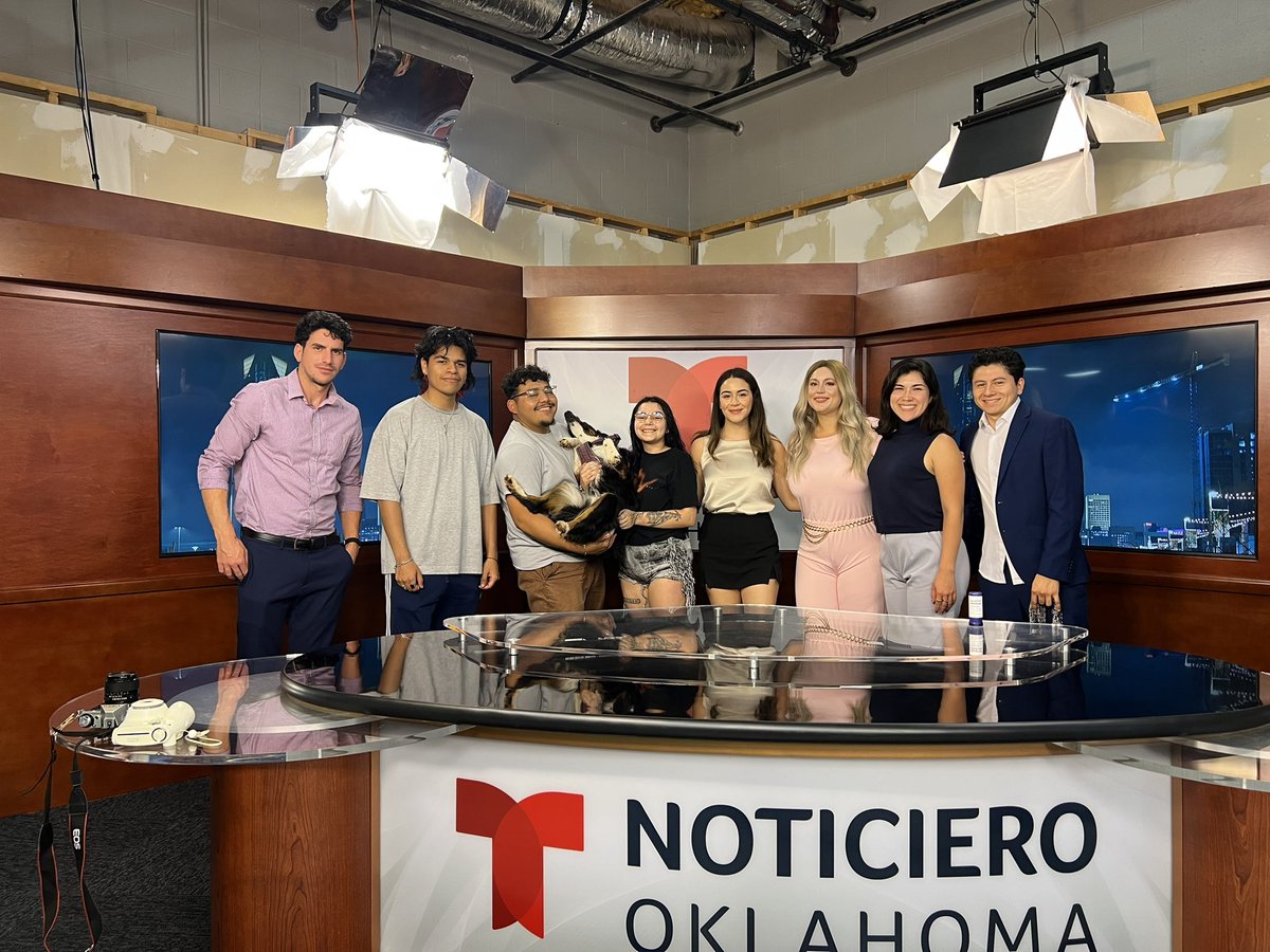 Hoy fue el último día de nuestra hermosa y talentosa intern Alejandra Flores . La vamos a extrañar mucho pero le deseamos mucha suerte y esperamos verla pronto trabajando en algún noticiero de Texas. 

#friday #intern #oklahoma #okc #noticias #telemundo