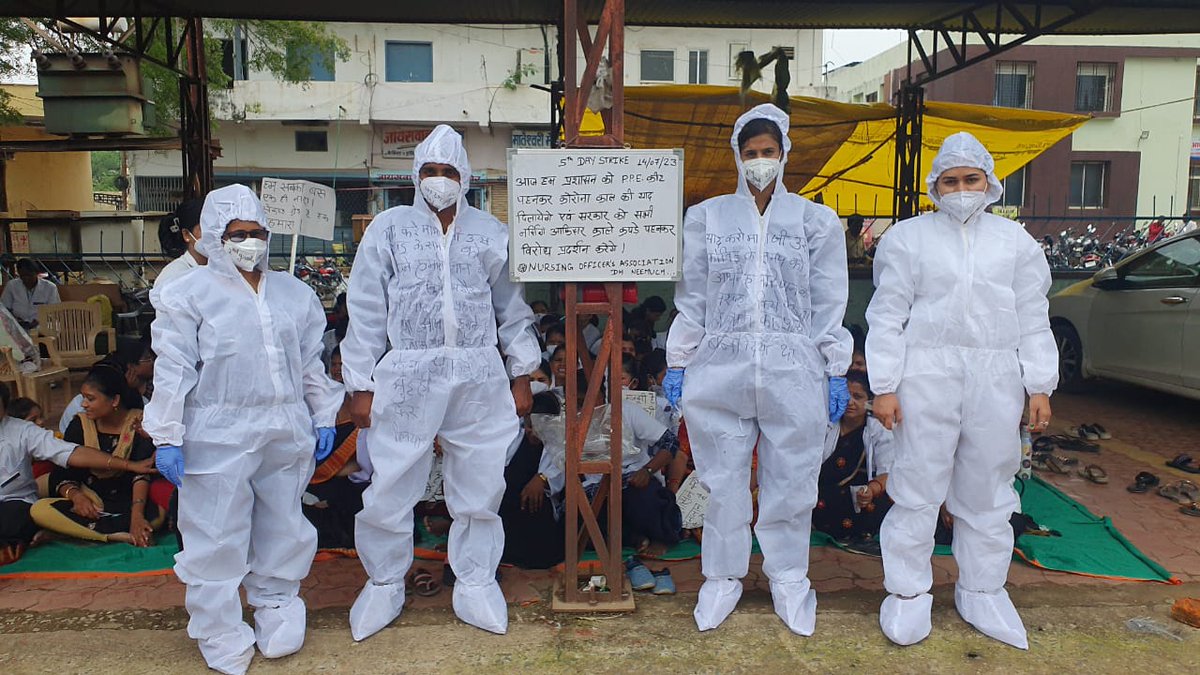 OfficersNursing's tweet photo. PPE किट पहनकर नर्सिंग ऑफिसर ने की प्रदेश सरकार के खिलाफ नारेबाजी, थाली बजाकर जताया विरोध, नर्सिंग ऑफिसर्स का अनिश्चितकालीन आंदोलन चौथे दिन भी जारी, स्वास्थ्य व्यवस्थाएं चरमराई।
#NursesStrike
@mpbreakingnews @ABPNews @ChouhanShivraj @News18MP @PMOIndia @ZeeNews @VishvasSarang https://t.co/nGBot2nMVR