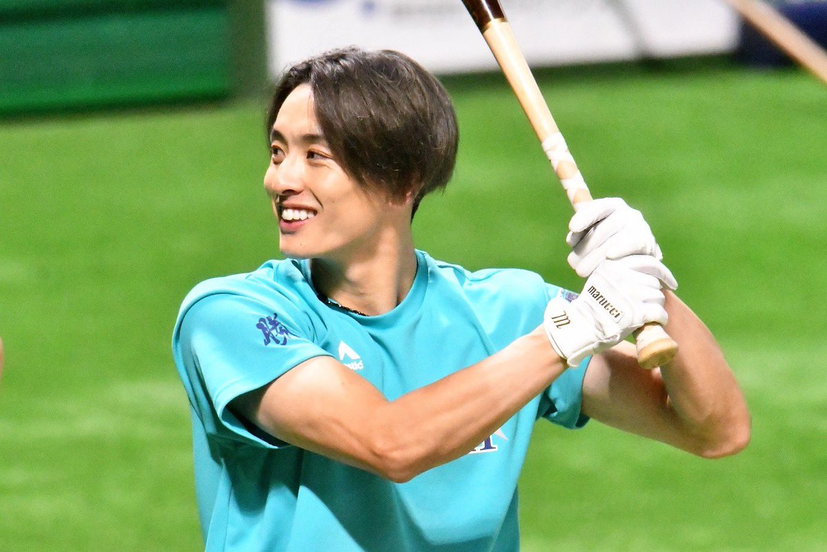 takafullc2's tweet photo. 【散髪✂︎】
#周東佑京 選手も
髪切られたみたいですね😳👏
#sbhawks #鷹フル https://t.co/ZATOCv2qsF