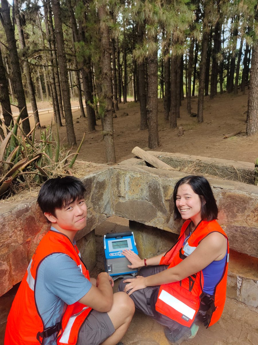 involcan's tweet photo. 🇺🇸 Audrey Yin (Univ. #Virgina), 🇮🇹 Silvia Beretta (Univ. #Bologna) and 🇺🇸 Kevin Fan (Univ. #Maryland), all enrolled in the #2023INVOLCANSummerScienceTrainingProgram, performing geophysical monitoring activities (gravity measurements) for the volcanic surveillance of #Tenerife https://t.co/BQFpXzGuPN