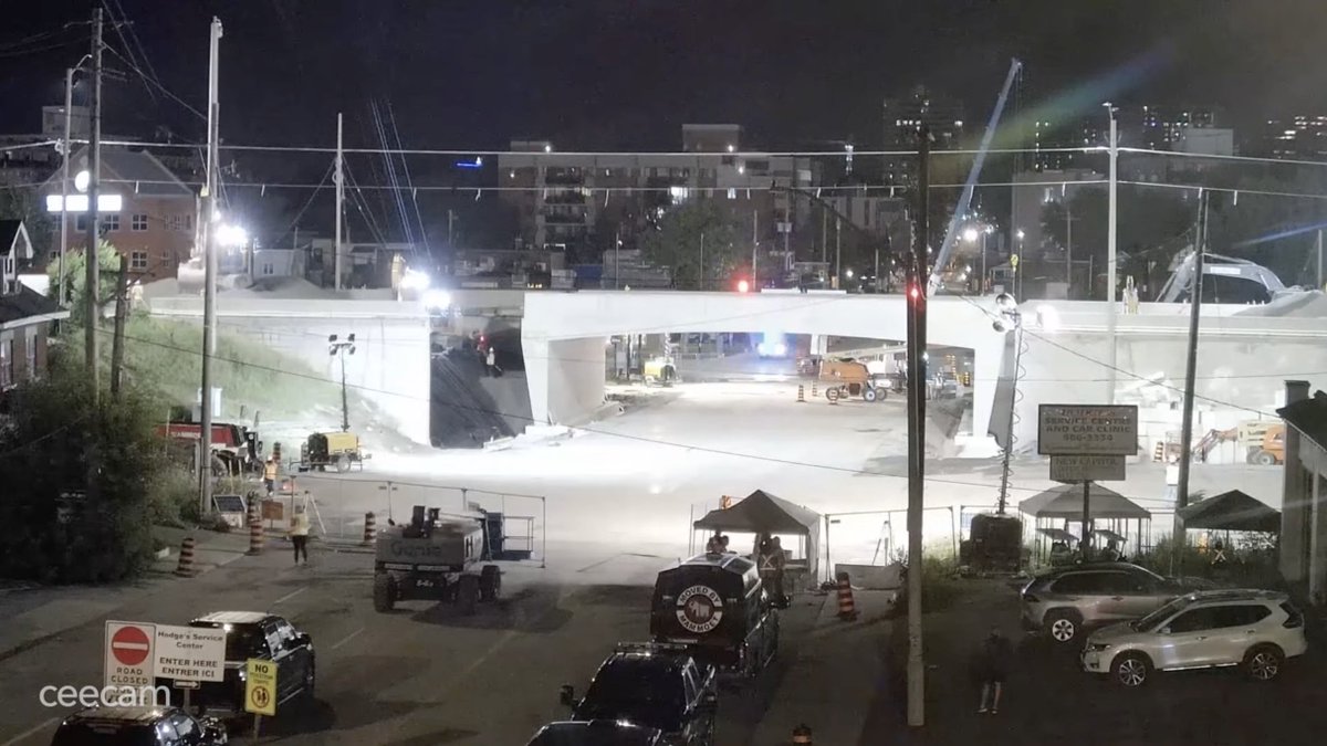 Looks like the new bridge section is in place. A couple more days to connect everything together, lay down some asphalt, then 18 months alternating between 2 lanes closed to finish some minor details and paint the line markers. https://t.co/2fwNBIziud