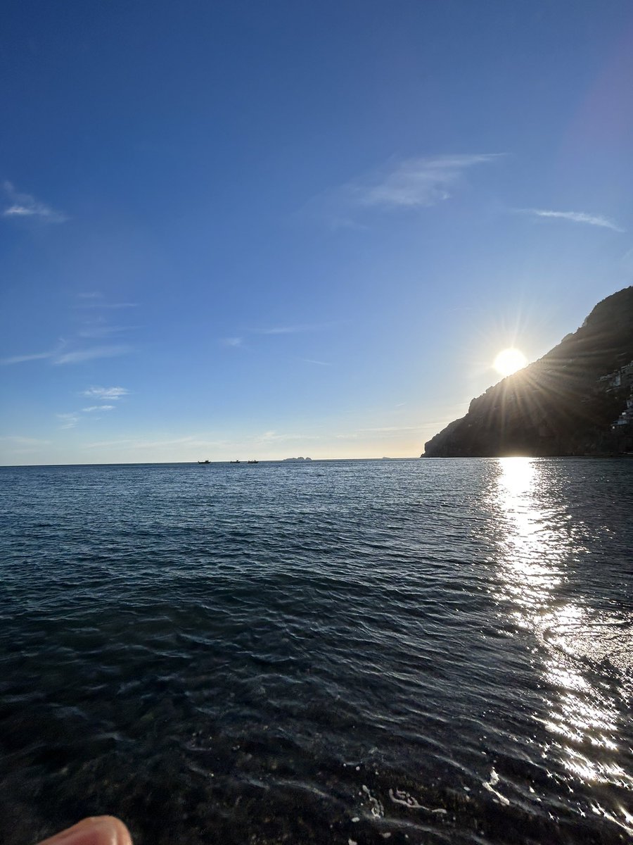 t28h16's tweet photo. Ce pays c’est vraiment une dinguerie / version Positano 🇮🇹 https://t.co/sFYRcpqKSv