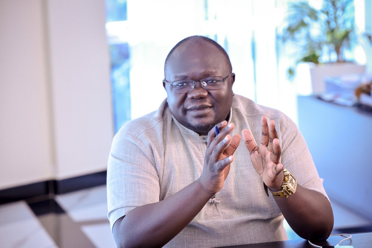 DUCKS QUACK, EAGLES SOAR

In my Town Arua City, we have Ducks and Eagles.Though we have more ducks than eagles. In different whatsap groups we have so many ducks. Read this story and let it inspire you to be more of an Eagle than a duck. 

I was waiting in line for a ride at the