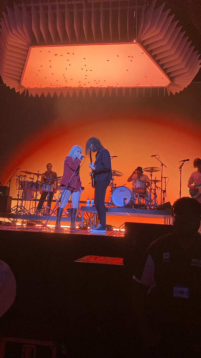 autumnwoodbury's tweet photo. Just because I never post and I needed to share some more @paramore before I combust from my post concert depression. #paramorehouston https://t.co/EHk6UGdQpO