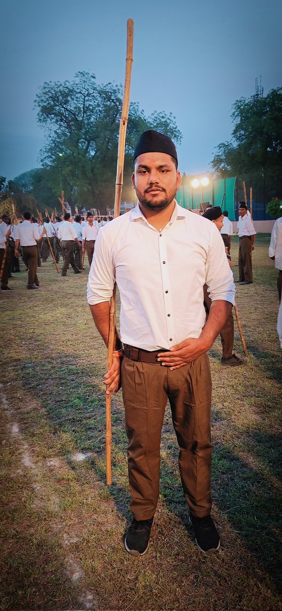Roshantiger4's tweet photo. राष्ट्र भाव से पहुँच��� चुके जो समाज जनों के "दिलों" में
स्वार्थ भाव व घृणा द्वेष, उन्हे क्या पहुँचायेगा "बिलों" में
#गोविंद_डोटासरा जी संघ में = अर्पण नही परन्तु समर्पण होता है।
मुझे गर्व है की मै संघ का स्वयंसेवक हु ।

🚩 भारत माता की जय 🚩 #RSS_challenge  #govindsinghdotasra https://t.co/Aot0iH3qzb