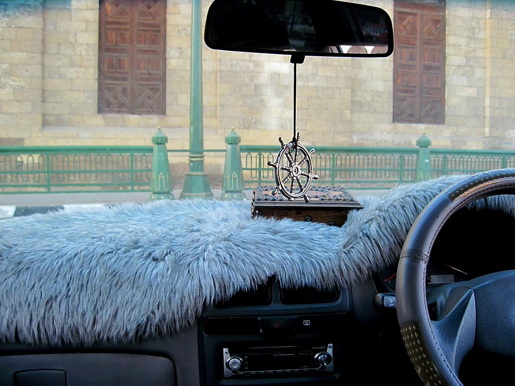Devi_HQ's tweet image. #SaturdayThrowback

Remember this trend during the 70s/80s?

Fur on the dashboard?

The uncle at the material shop carried every colour.

All that&apos;s missing in this pic, is the gilded #tissuebox