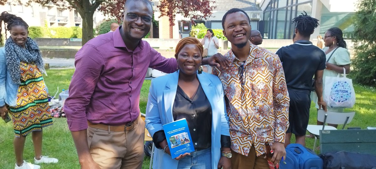 Je voudrais DONNER MON LIVRE "Les Défis de Notre Génération" au 1er du 🇧🇯 au BAC 2023 et au plus jeune Bachelier du #Benin.

Merci de m'aider à identifier les 2 bénéficiaires. D'autres actions pourront suivre...

#wasexo #Leadership #Youth #Engagement #Book <a href="/ab_benin/">Blogueurs du Bénin</a> <a href="/BOOKCONEKT/">BOOKCONEKT.COM</a>