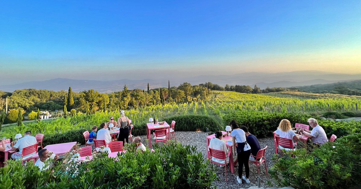 DINING @VALDONICA #breathtakingviews #valdonica #maremma #toscana #naturalwines #naturalwinelover #tellerschubser #franknwein #vinummagazin  #winetour #instawine #tuscany #visittuscany #organicwine #organicwinery #vermentino #sangiovese #wineenthusiast #winetravel #robertparker