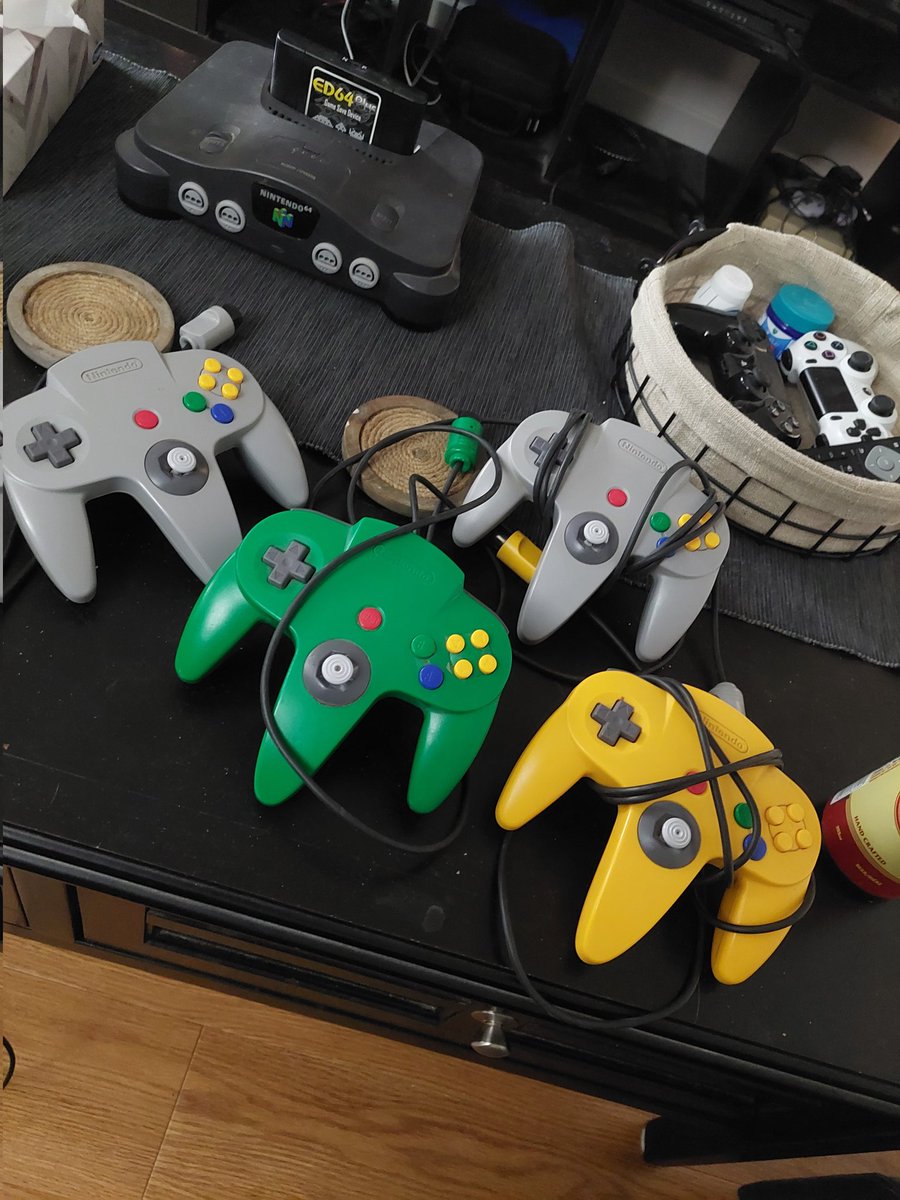 JetFuel_ssb's tweet photo. Nostalgia fueled night with the boys https://t.co/9tyj1yyCYx