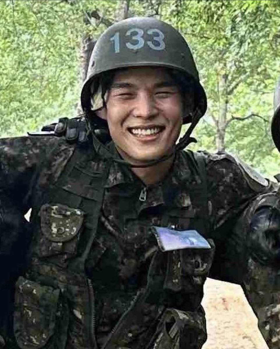 yummykiwi's tweet photo. Wahhh Alice really have the most handsome soldiers 🥹💙💛
#승식 #세준 #빅톤 https://t.co/GJpkSq76j9